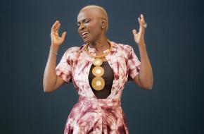 Angélique Kidjo is associate artist en al dertig jaar een van de grootste sterren van het Afrikaanse continent. 